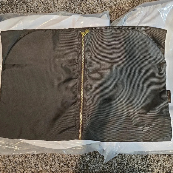 Louis Vuitton nylon garmet bag with hanger preowned - Picture 2 of 9